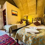 Готель Nomads Cave & Rooftop 3*