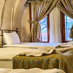 Nomads Cave & Rooftop Готель Гьореме
