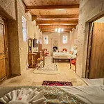 Готель Nomads Cave & Rooftop 3*