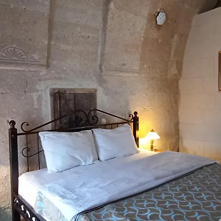 Nomads Cave & Rooftop 2*