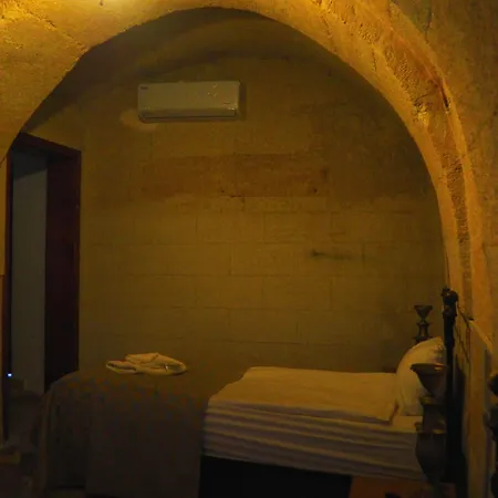 Nomads Cave & Rooftop גורמה