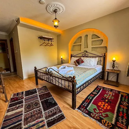 Nomads Cave & Rooftop Готель Гьореме