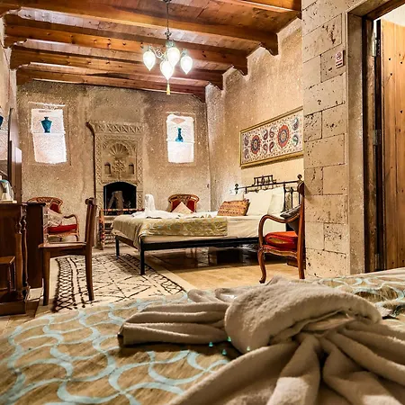 Nomads Cave & Rooftop Готель