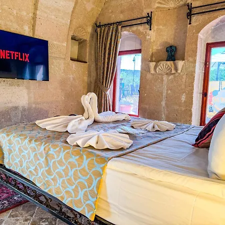 Nomads Cave & Rooftop Готель