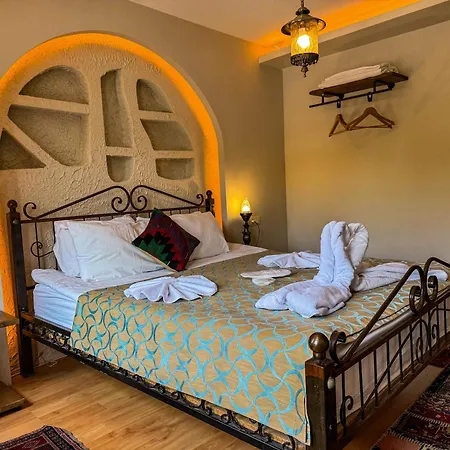 Nomads Cave & Rooftop Hotel