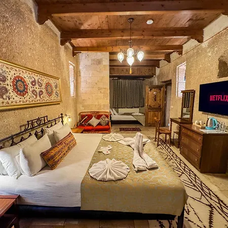 Nomads Cave & Rooftop Готель Гьореме