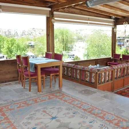 Nomads Cave & Rooftop Готель Гьореме