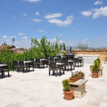 Nomads Cave & Rooftop Готель Гьореме